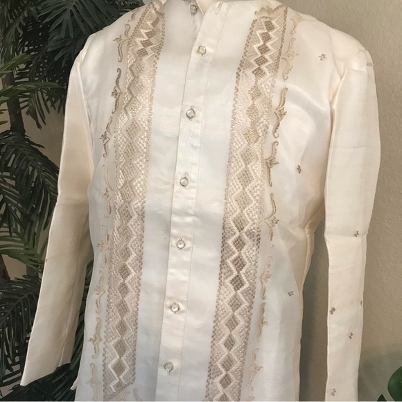 Elegant Coat Barong Tagalog in Cream Beige in Pinya Silk w/ classic embroidery - Picture 6 of 9